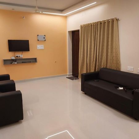 Srirangam Service Apartment Tiruchirappalli Екстер'єр фото