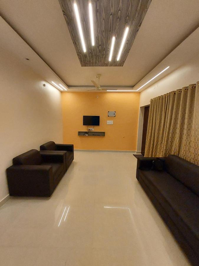 Srirangam Service Apartment Tiruchirappalli Екстер'єр фото