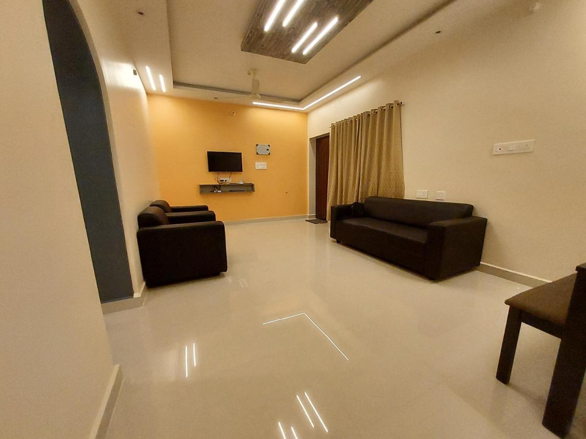 Srirangam Service Apartment Tiruchirappalli Екстер'єр фото