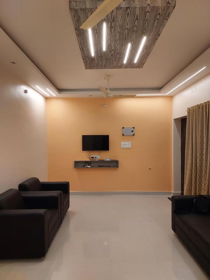 Srirangam Service Apartment Tiruchirappalli Екстер'єр фото