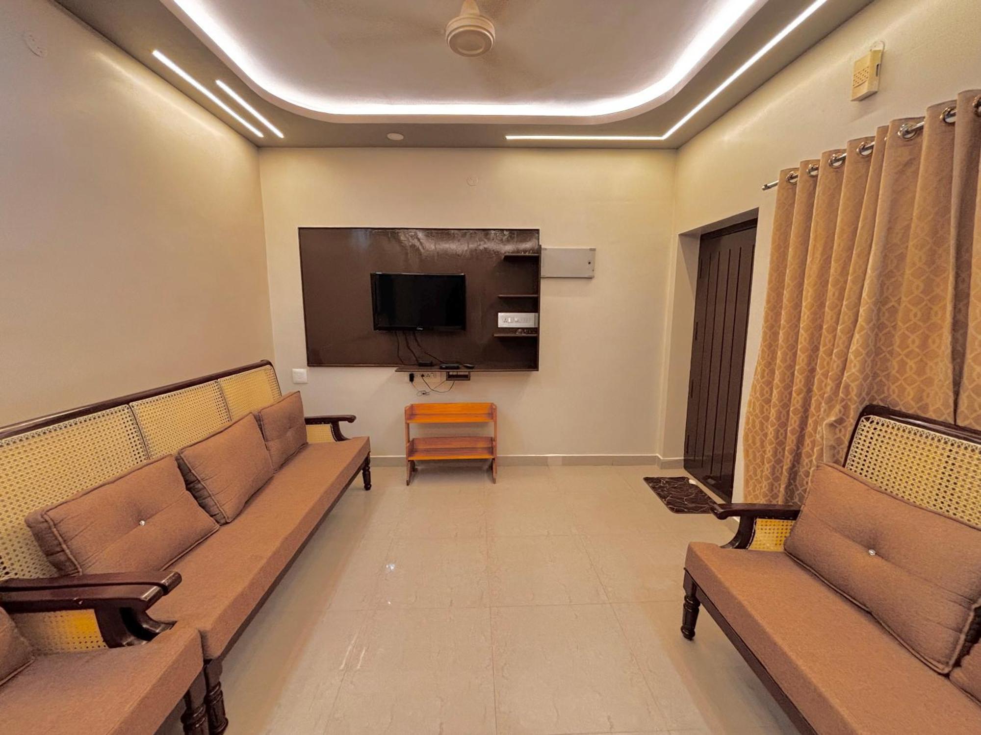 Srirangam Service Apartment Tiruchirappalli Екстер'єр фото