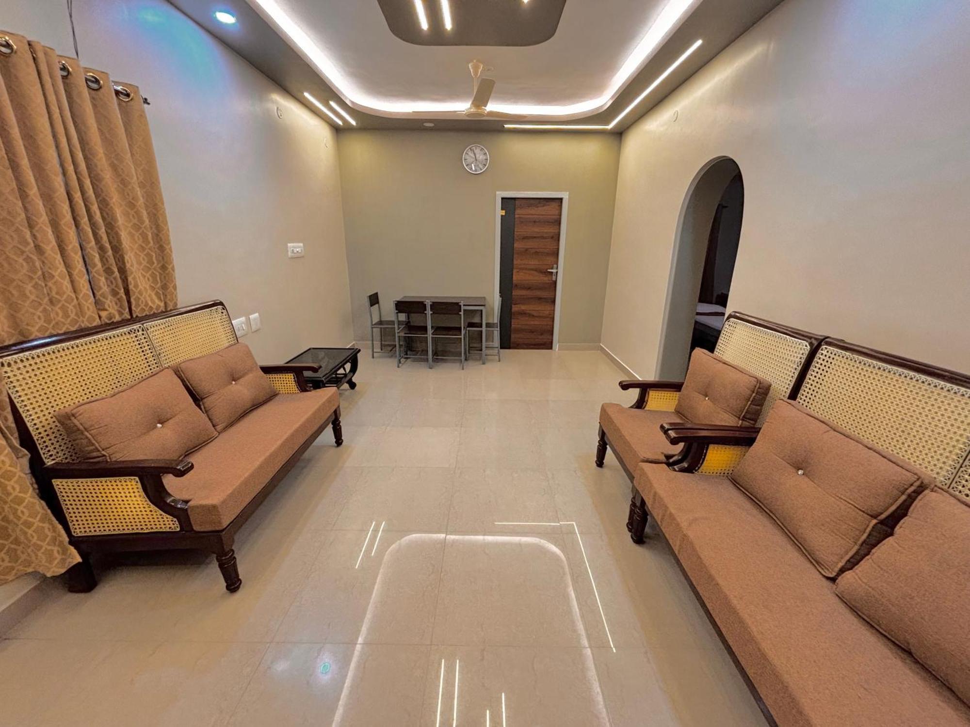 Srirangam Service Apartment Tiruchirappalli Екстер'єр фото